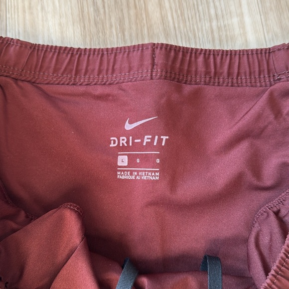 Men’s Nike Shorts - Picture 2 of 3